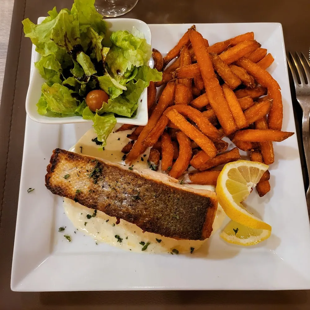 Pavé de Saumon Rôti Crème À l'Ail Et Frites de Patate Douce